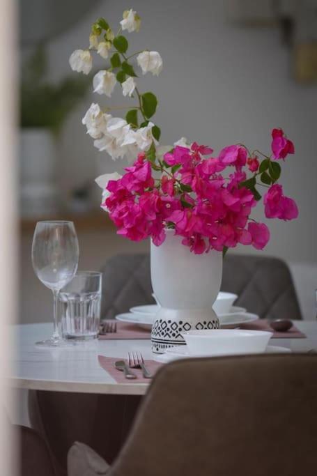 Pame Rentals - Cozy Glyfada Stay With Free Parking Athen Exterior foto